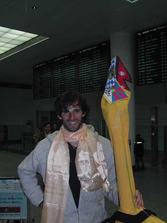 08 Max mit Fahnen-Trio