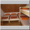 Zimmer 3: drei Flachbetten, ein Stockbett